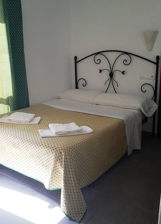 Economy Quadruple room (full double bed and twin beds)
