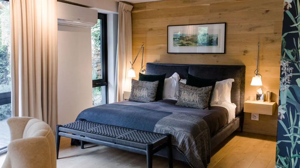 Maison Noir Grand Master Suite