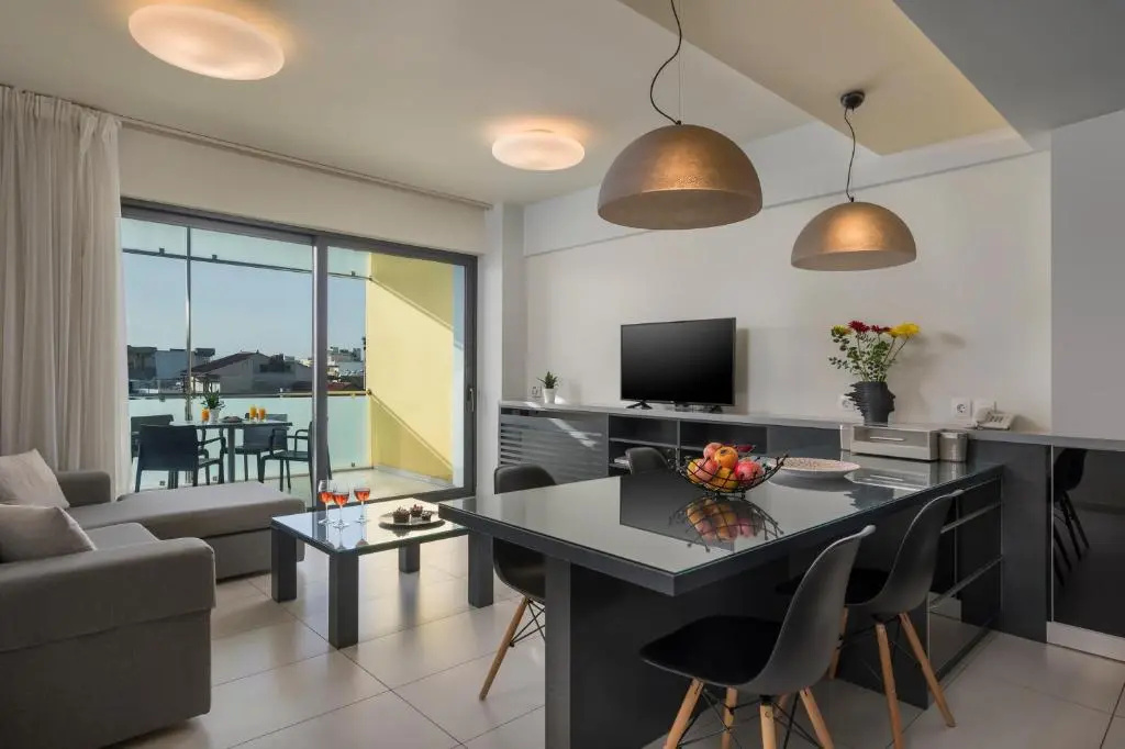 2 Bedrooms Apartment