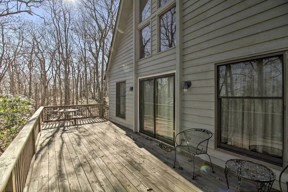 Cozy Wintergreen Cabin Near Mountain Inn & Slopes!