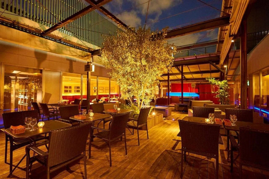 Food & Beverage