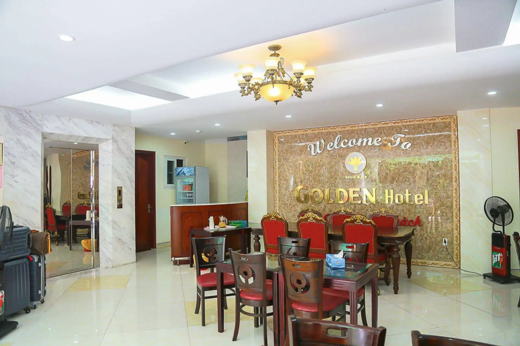 Golden Hotel - Général