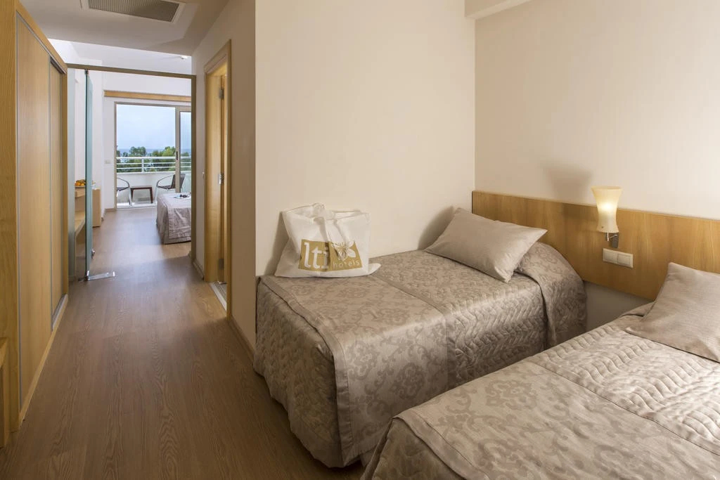 Lycus Beach Hotel — фото 4