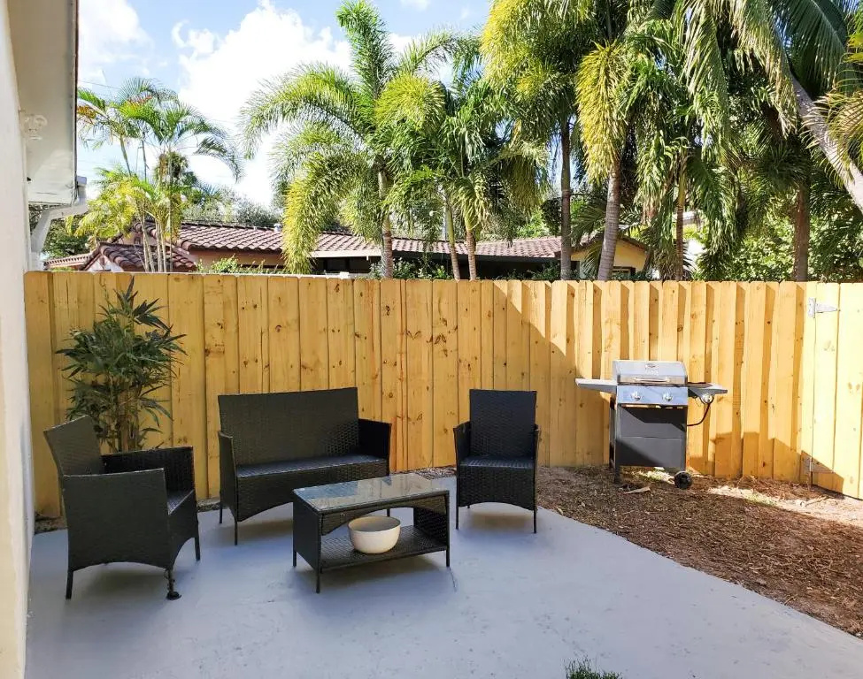 Stylish & Newly-Renovated Suites near Las Olas