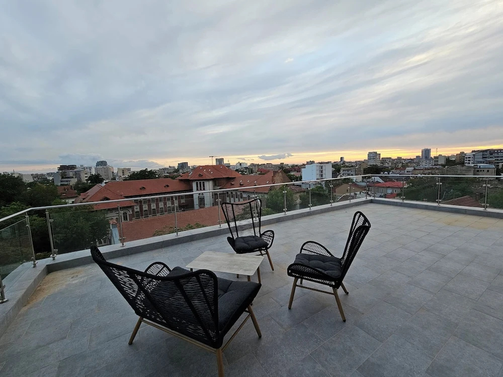 Executive Suite with balcony and with city view