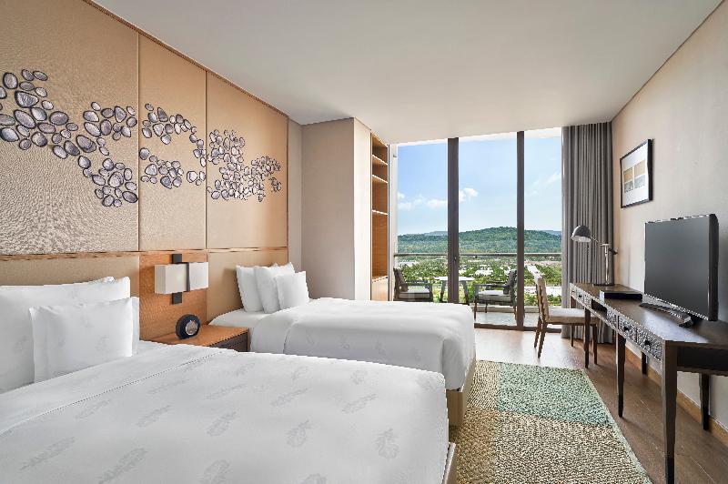 Intercontinental Phu Quoc Long Beach Resort