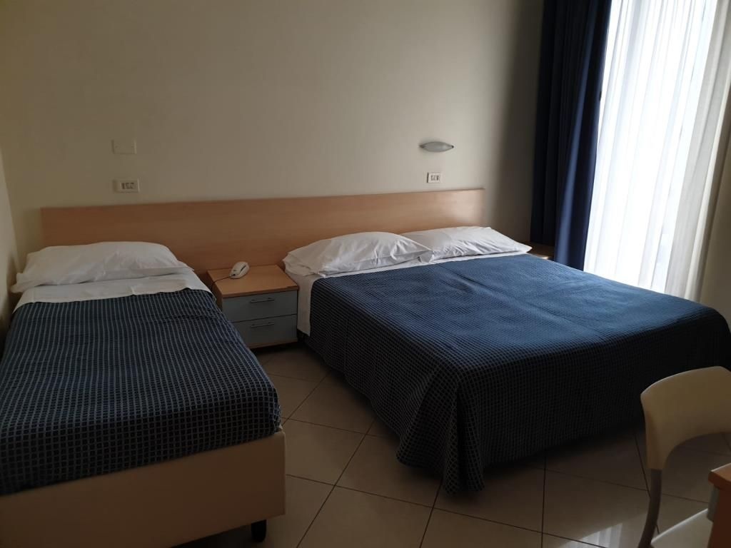 Hotel Fantasy — 4