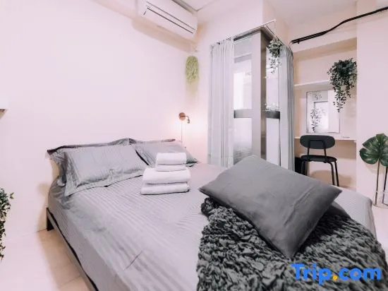 Minimalist Loft 5: Namba Compact Studio & 24/7 Gym