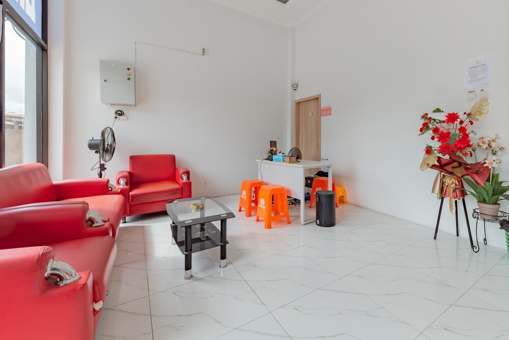 Urbanview Hotel La De Grizz Syariah Sampit by RedDoorz - фото 10