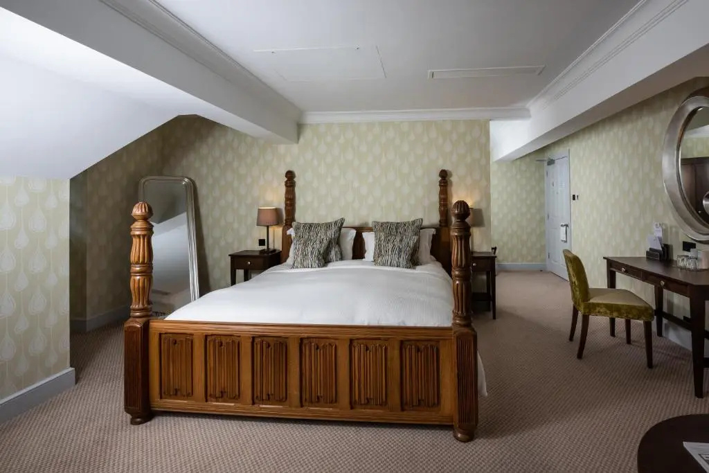 Deluxe Double room (full double bed)