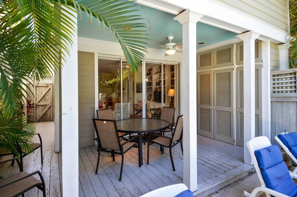 Tropical Dreaming by Avantstay 4 Blks to Beach! Private Pool!