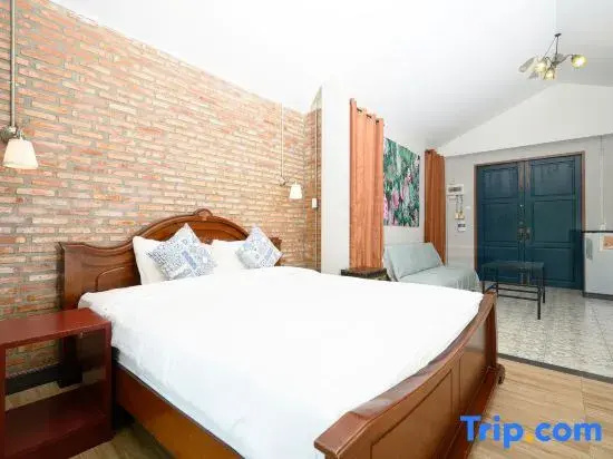 Deluxe Double room (full double bed)