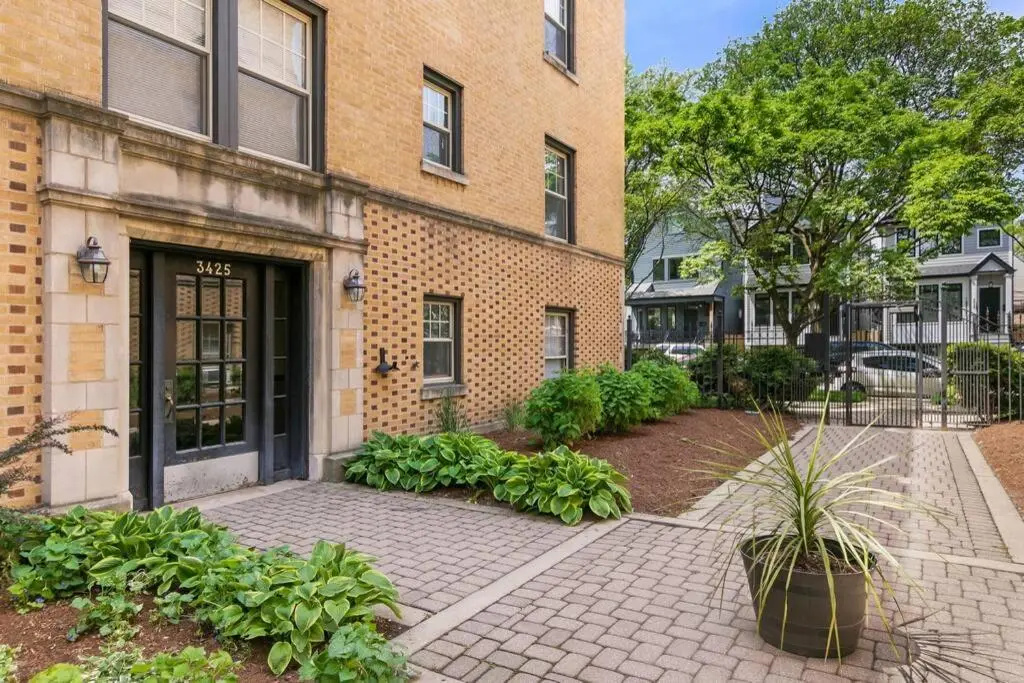 1BR Chicago-style Apartment Close to Everything!