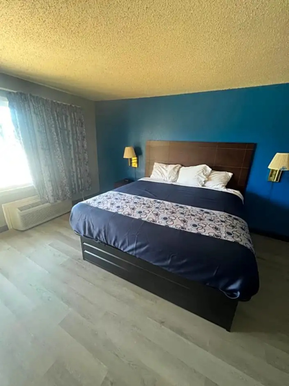 Deluxe Double room (full double bed)
