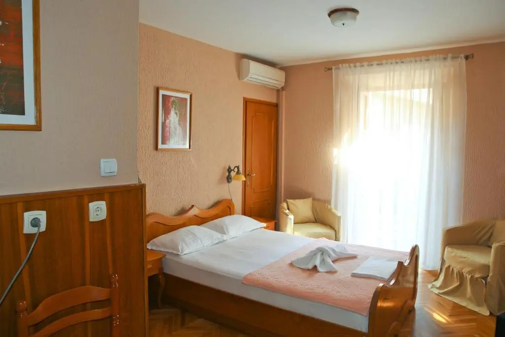Standard Double room (full double bed)