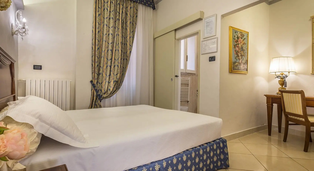 Deluxe Double room (full double bed)
