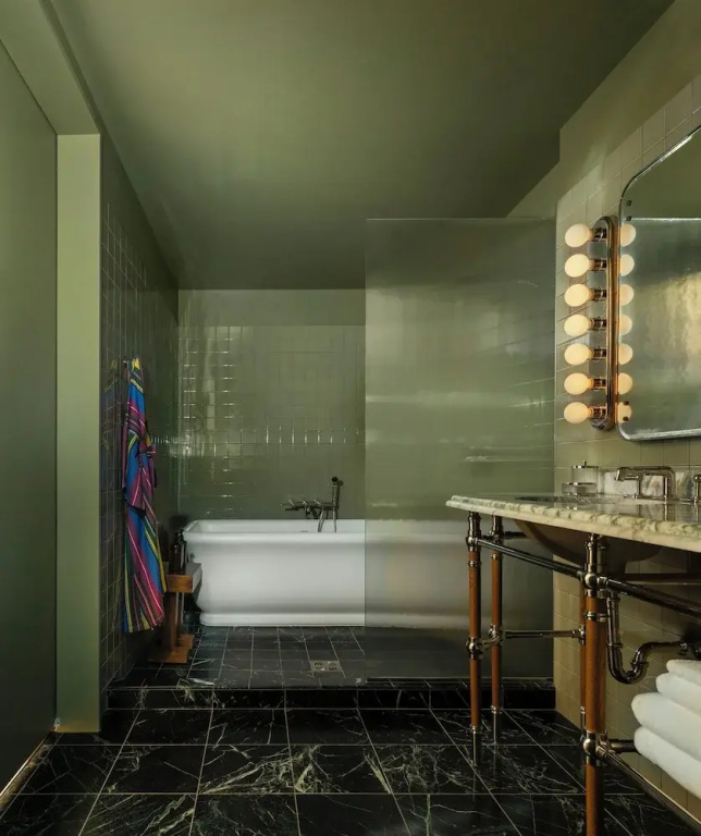 Double Atelier Suite (full double bed)