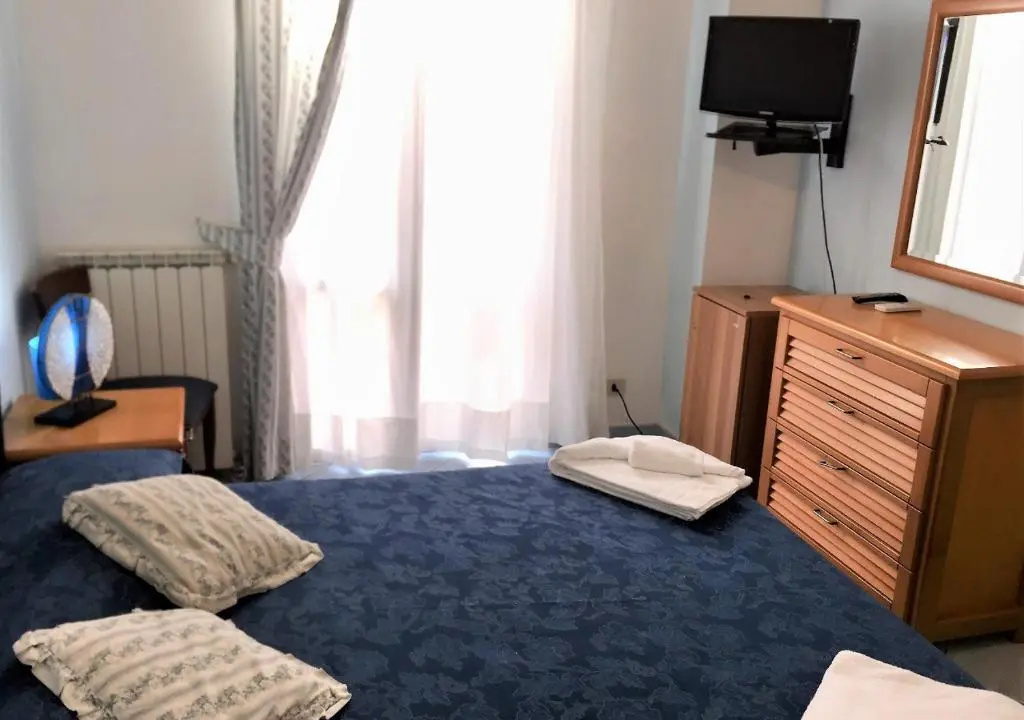 Double room (full double bed)