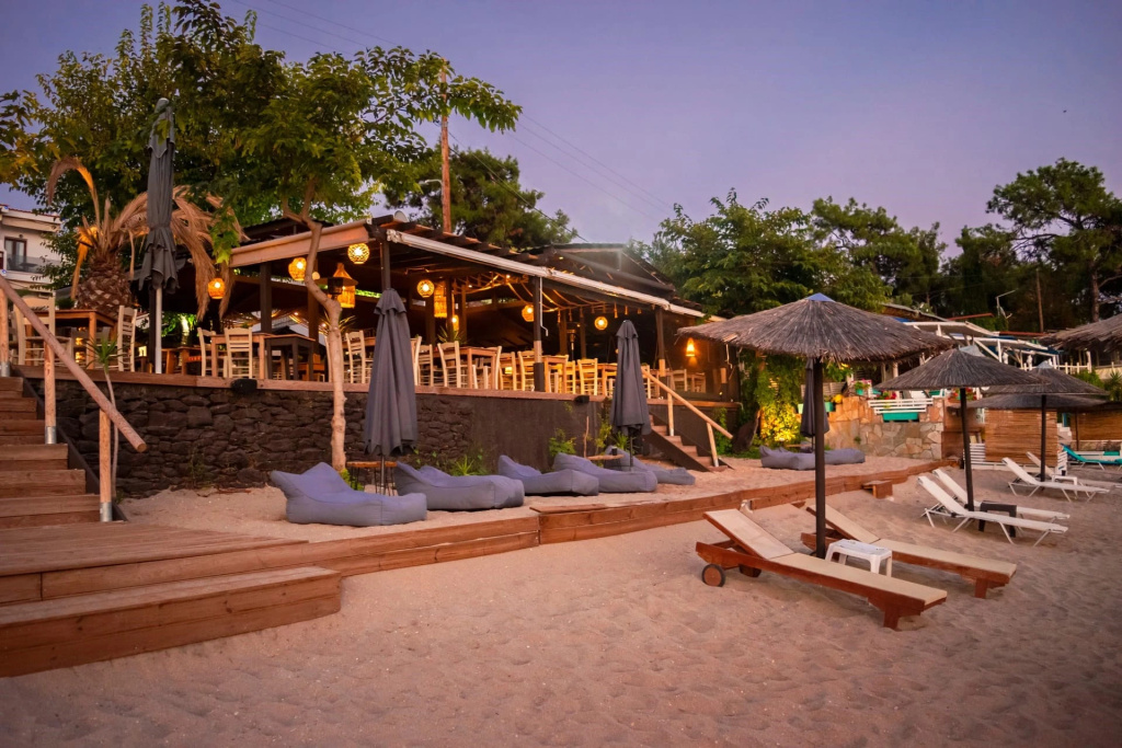 Beach & Waterfront