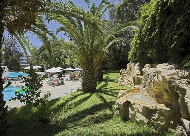 Golden Arches Hotel - Général
