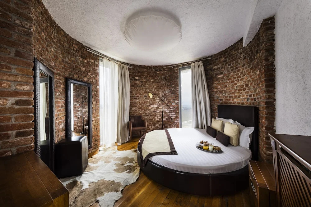Deluxe Suite with mountain view
