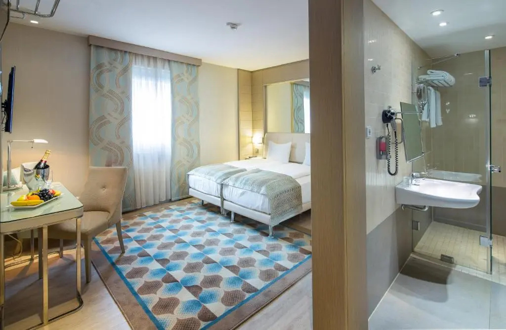 Superior Double room (full double bed)