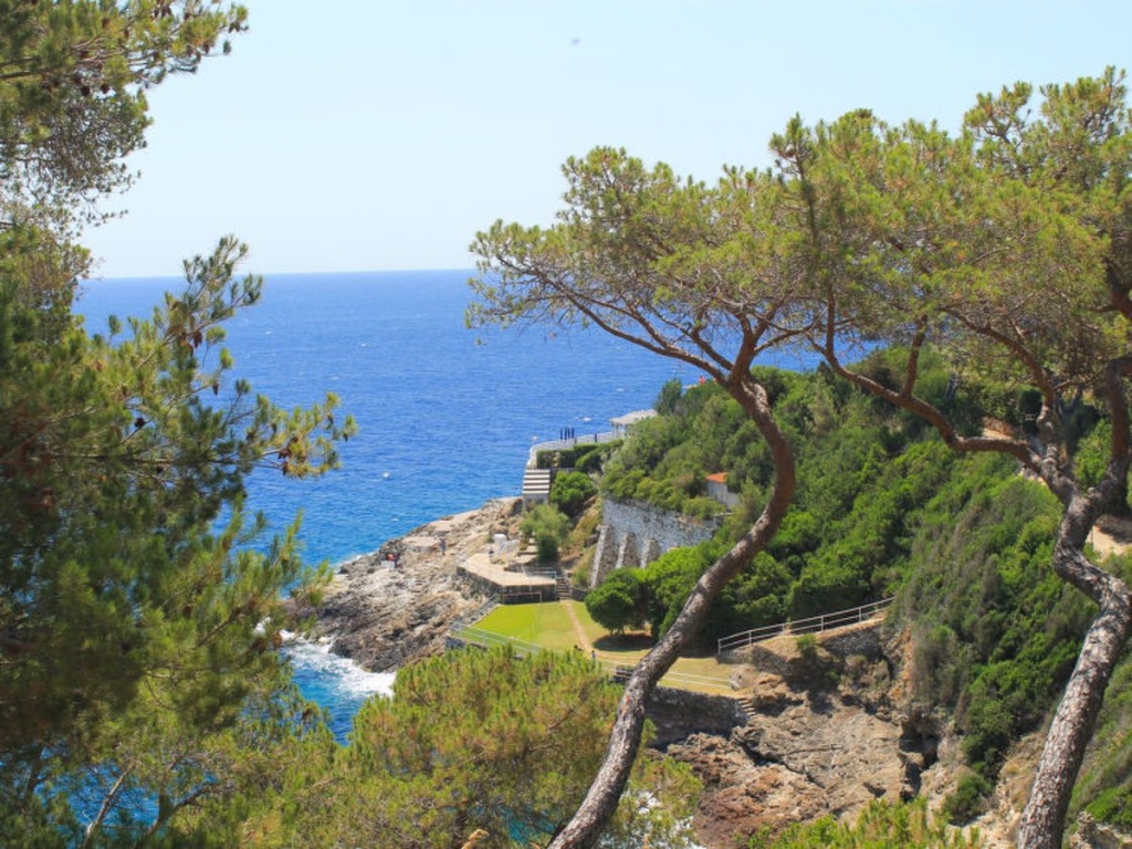 Beach & Waterfront