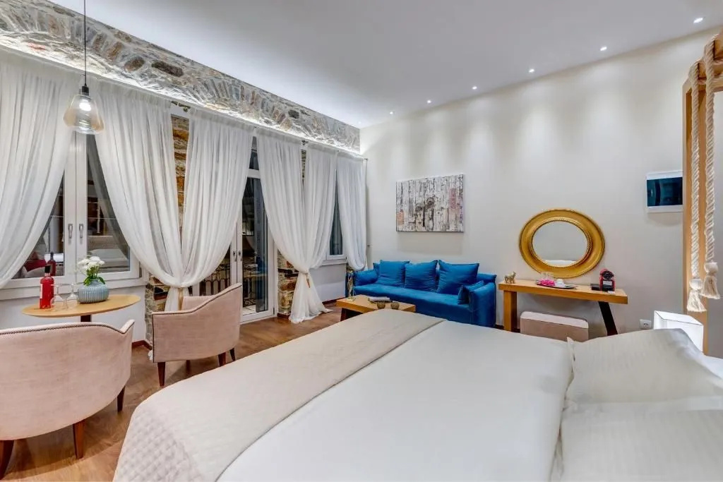 Superior Suite with balcony and with partial sea view