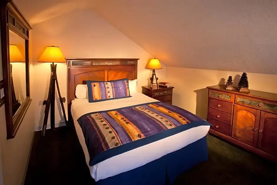 Alpine Village Suites - Chambres