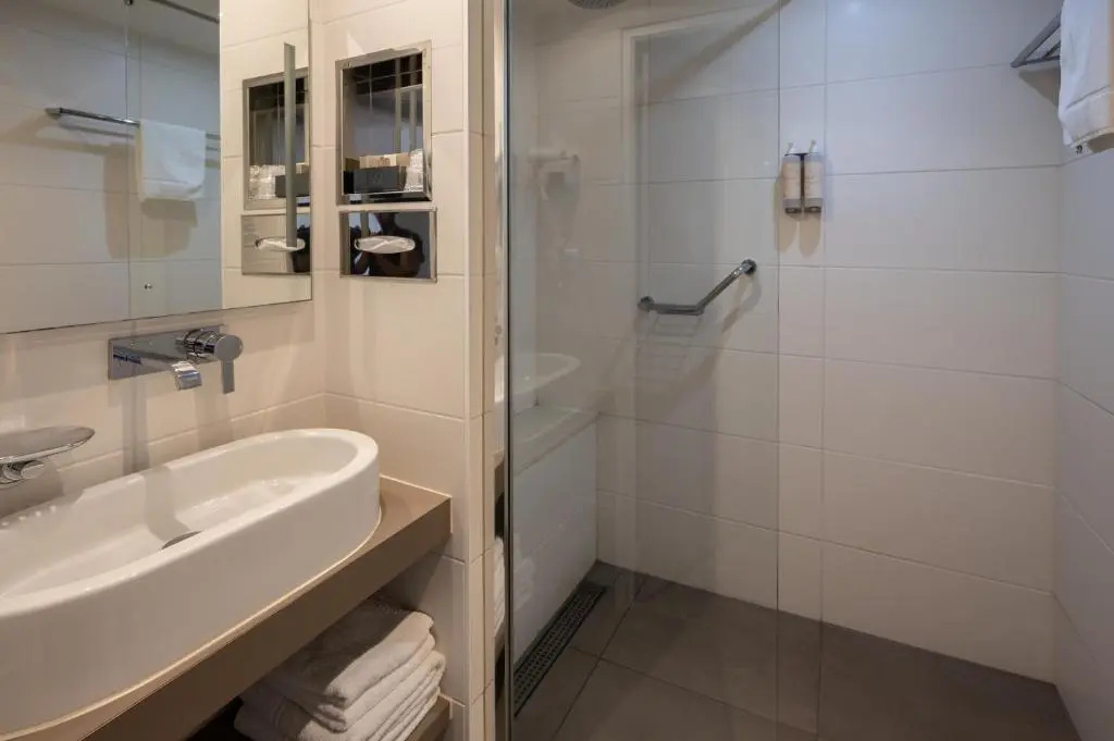Standard Triple room with garden view