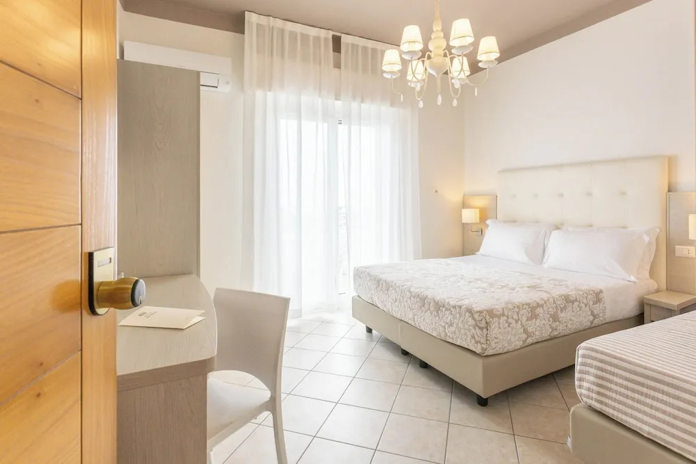 Standard Triple room with sea view