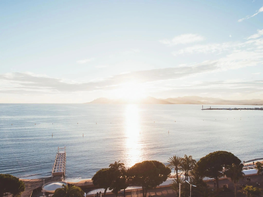Beach & Waterfront