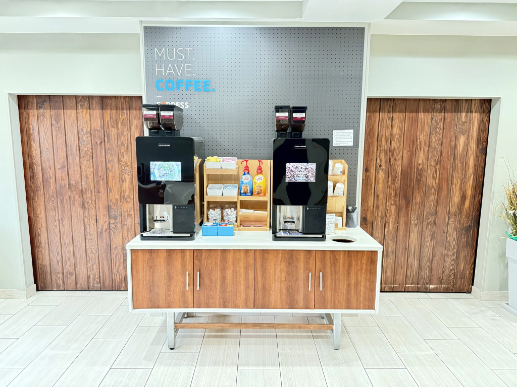 Holiday Inn Express & Suites Hope Mills-Fayetteville Arpt by IHG — 2