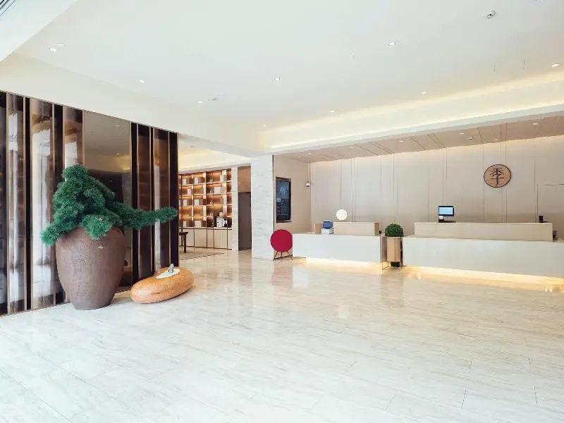 Lobby & Reception