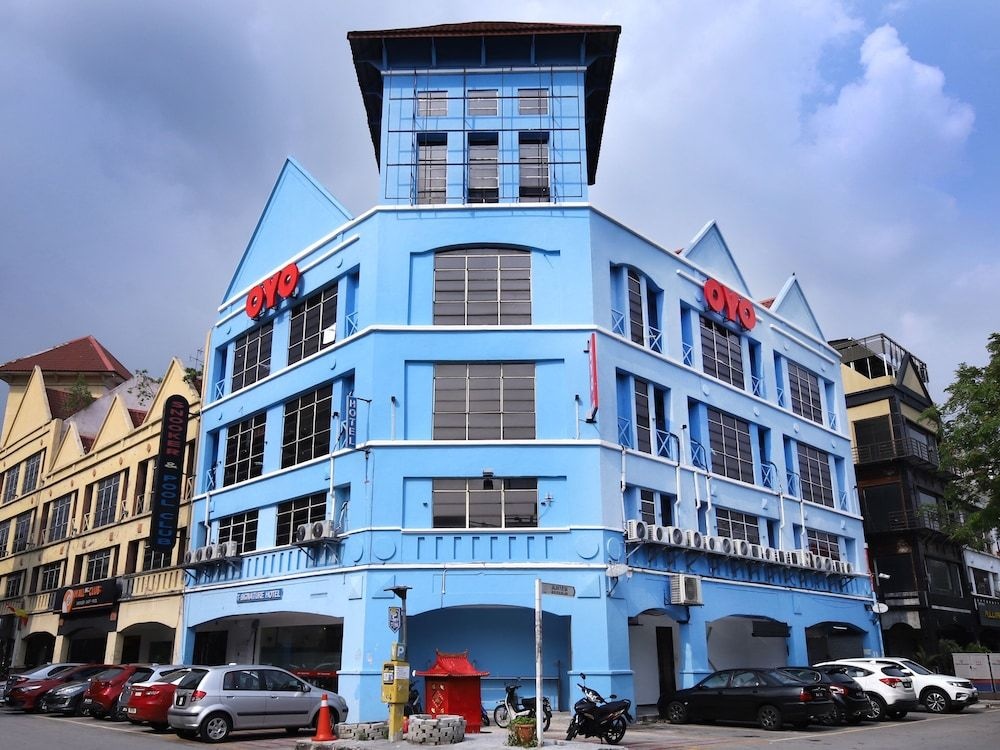 OYO 43963 T-Signature Hotel