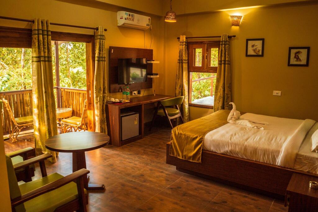 Mandu - The Escape - Hotel exterior and amenities