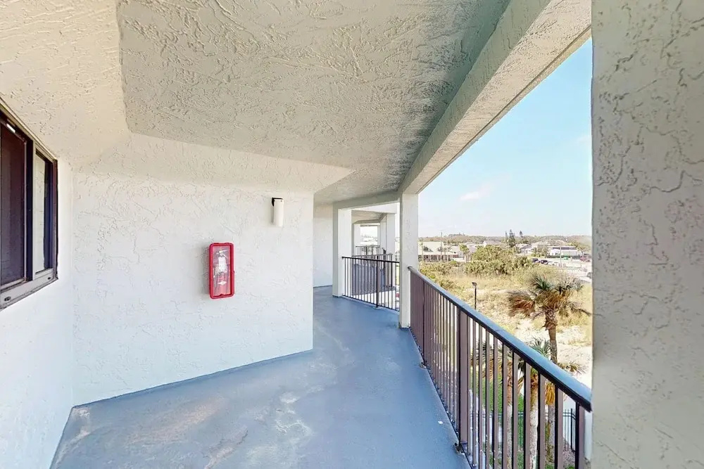 1BR Stylish Condo w/ Ocean Views, Pool