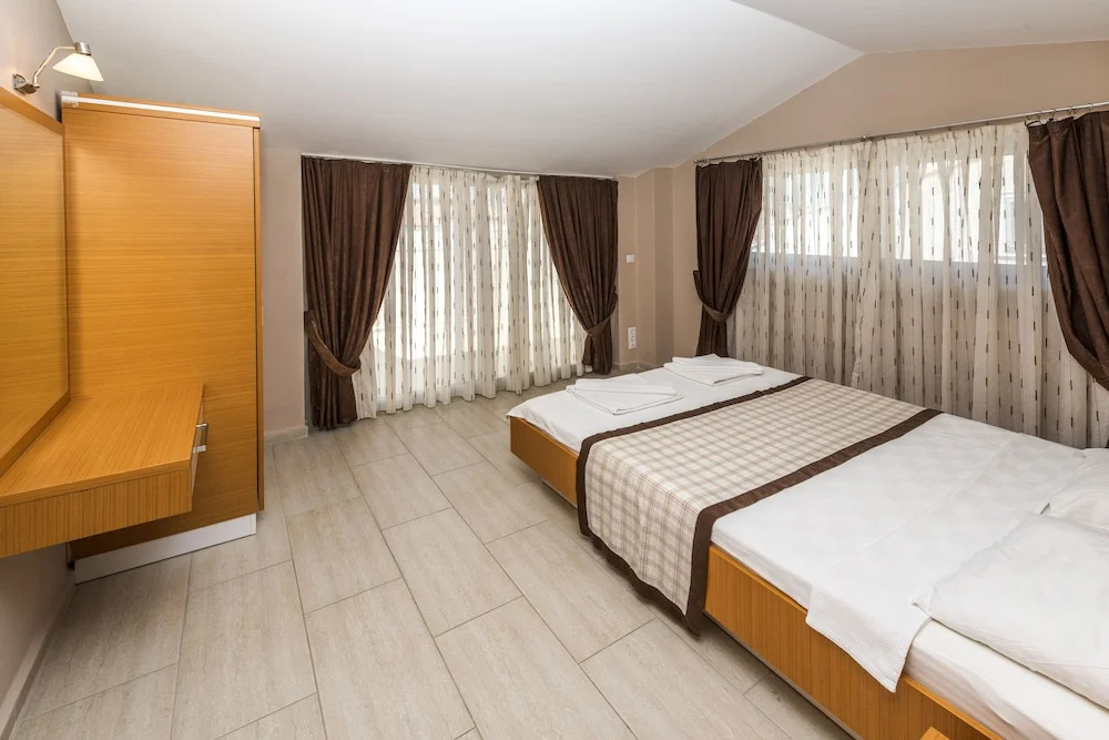 3 Bedrooms Apartment