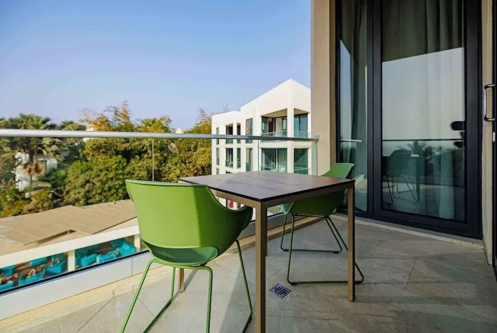 1 Bedroom Apartment with sea view