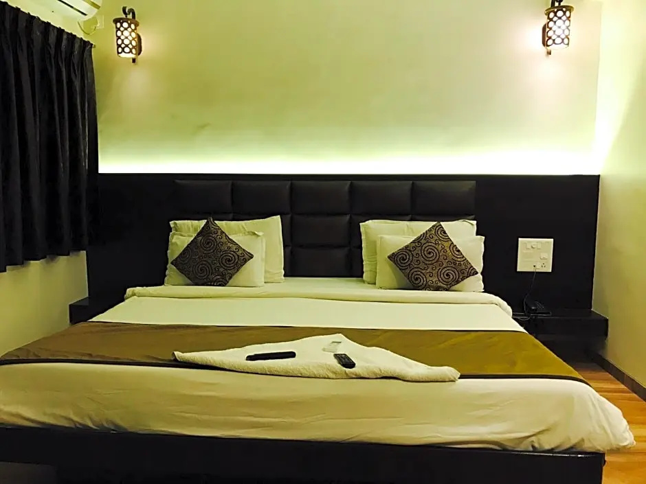 Deluxe Double room (full double bed)