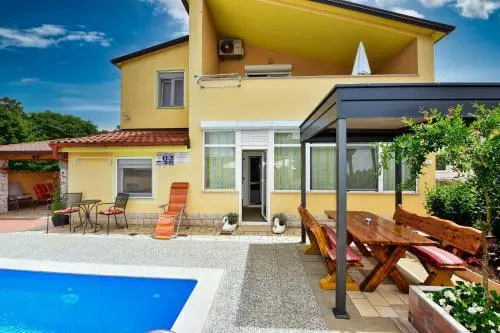 Apartment Complex Laura Nova Vas