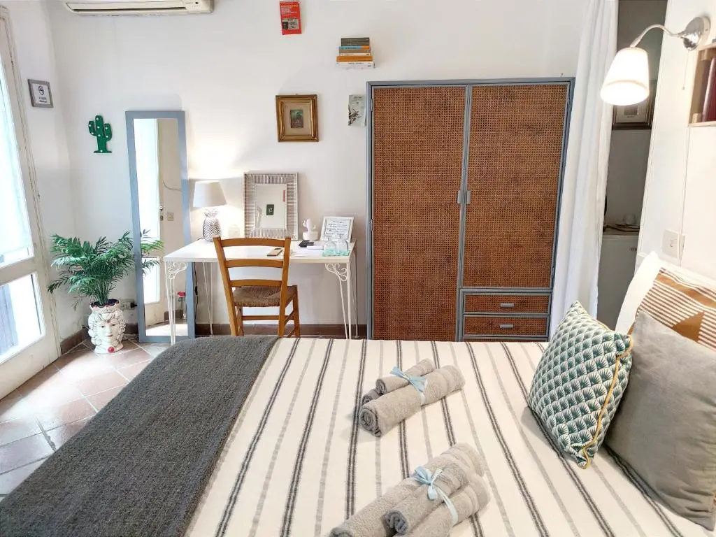 Standard Double room with garden view (full double bed)