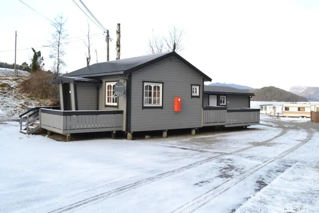 2 Bedrooms Bungalow
