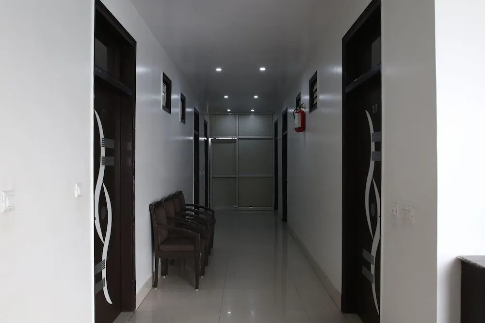 Lobby & Reception