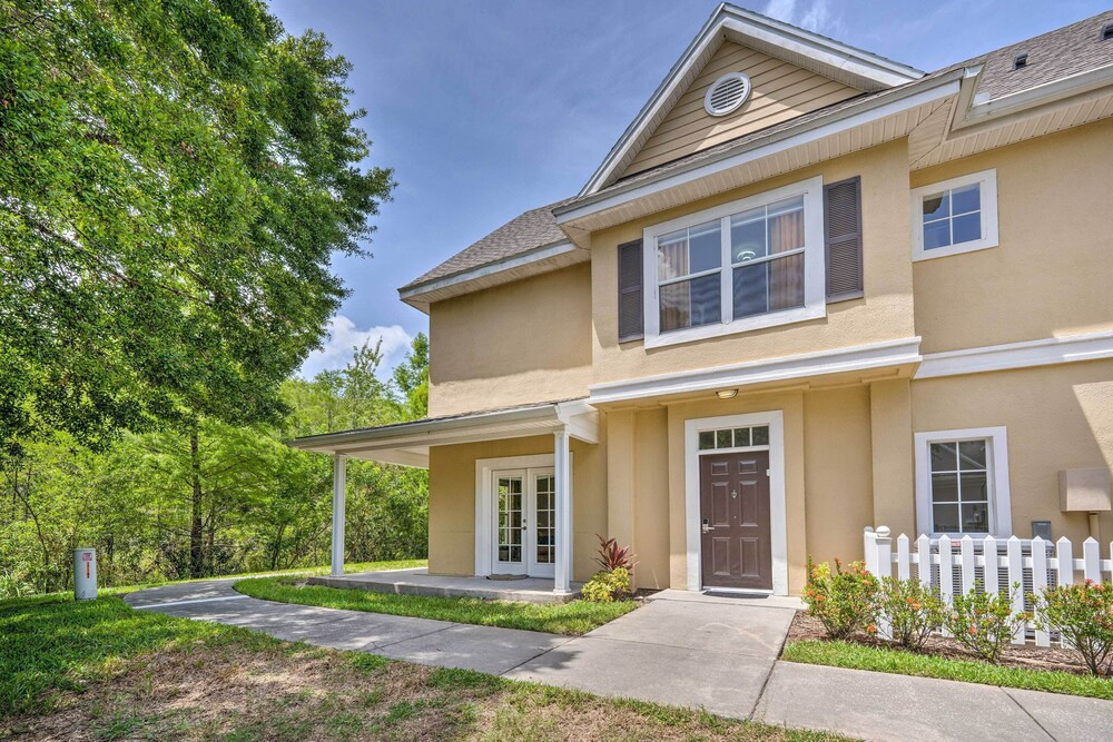 Kissimmee Condo: Community Perks, 10 Mi to Disney!