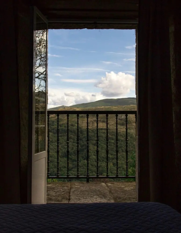 4 Bedrooms Family Apartment with garden view