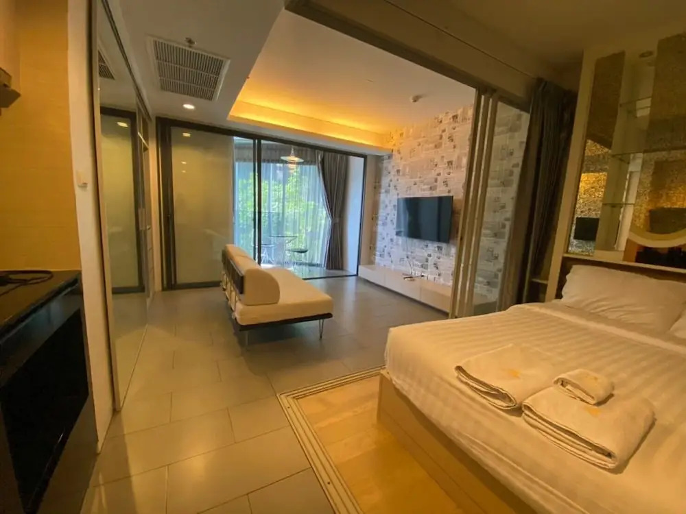 Номер Deluxe с балконом в BoonRumpa Condotel