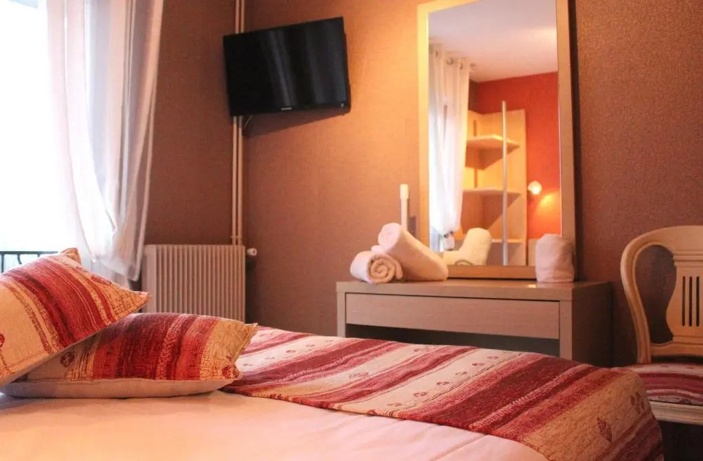 Logis Hotel Aux Tauzins - Chambres