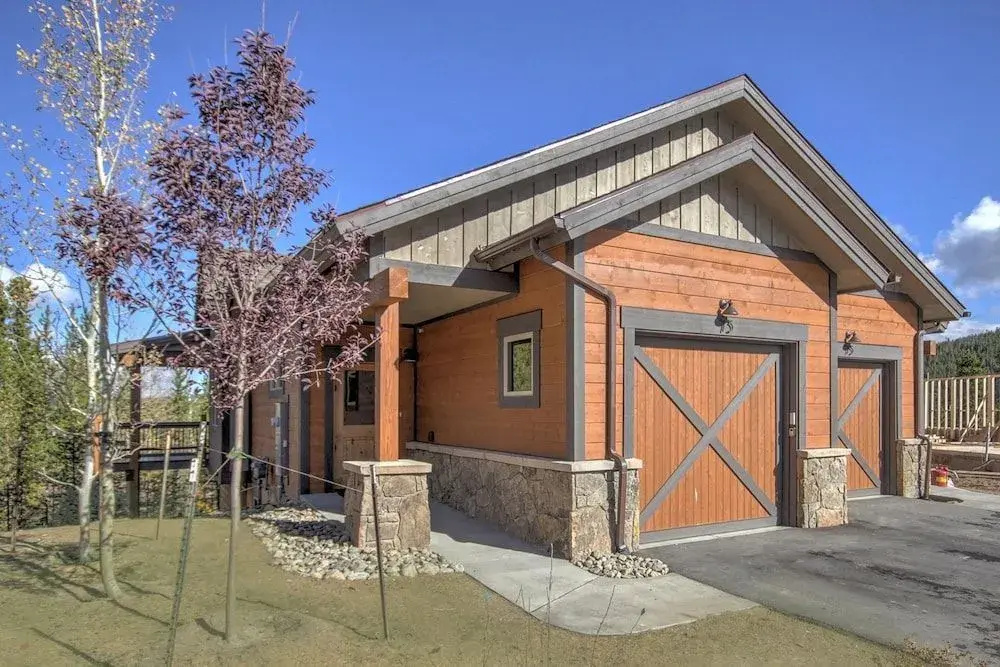 Maggie Point 3 Br condo by RedAwning