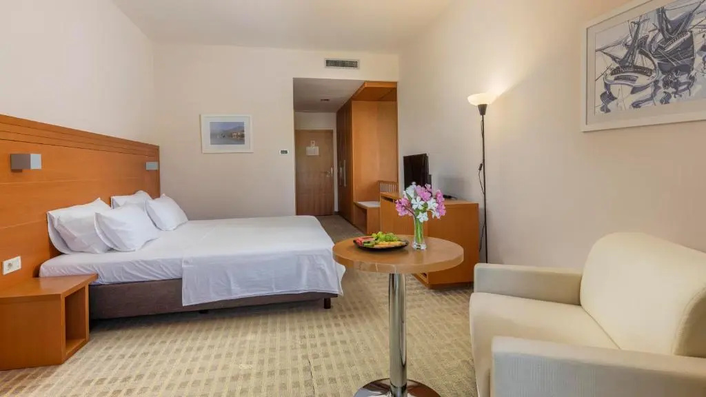 Superior Double room with sea view (full double bed)